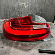 Carregar imagem no visualizador da galeria, Par de lanterna original bmw M240i M235i